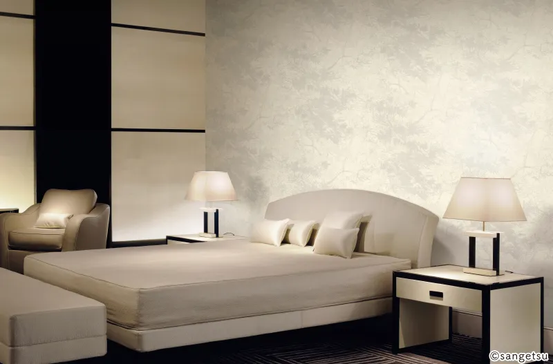 Giấy Dán Tường SGP1573 – Versailles (2025-2029 XSELECT – Thương Hiệu & Hoa Văn (Brand & Pattern))