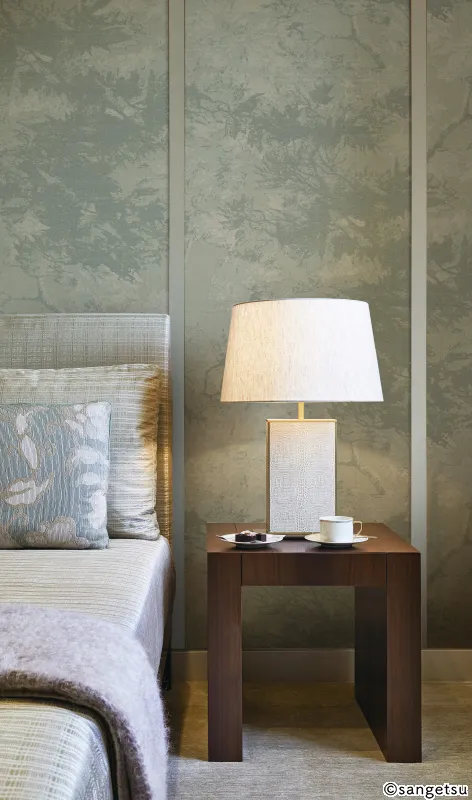 Giấy Dán Tường SGP1574 – Versailles (2025-2029 Brand & Pattern XSELECT) (phối cảnh 1)