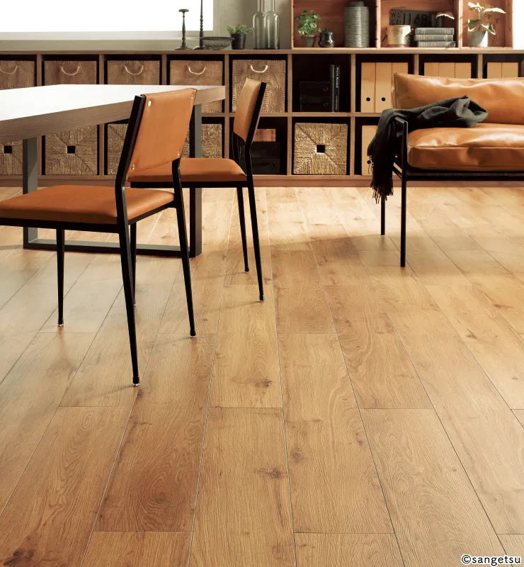 Sàn & Thảm WD-8058 – Natural Oak (2023-2026 Floor Tile – Ikkimi) (phối cảnh 1)